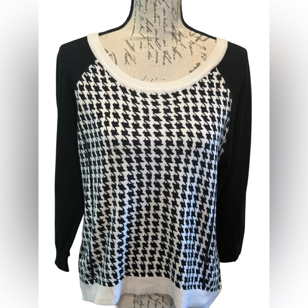 Charlotte Women's Black & White Houndstooth Scoop Neck Sweater
